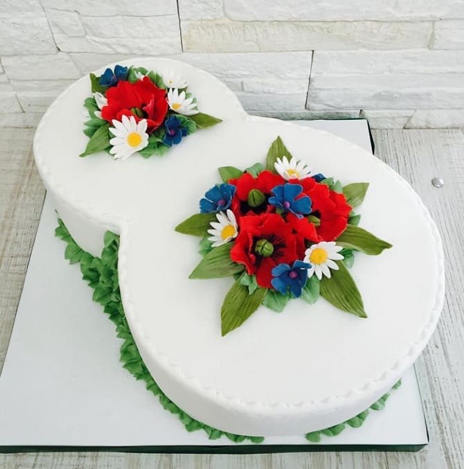 How to decorate a cake for March 8: fresh ideas, photos 7