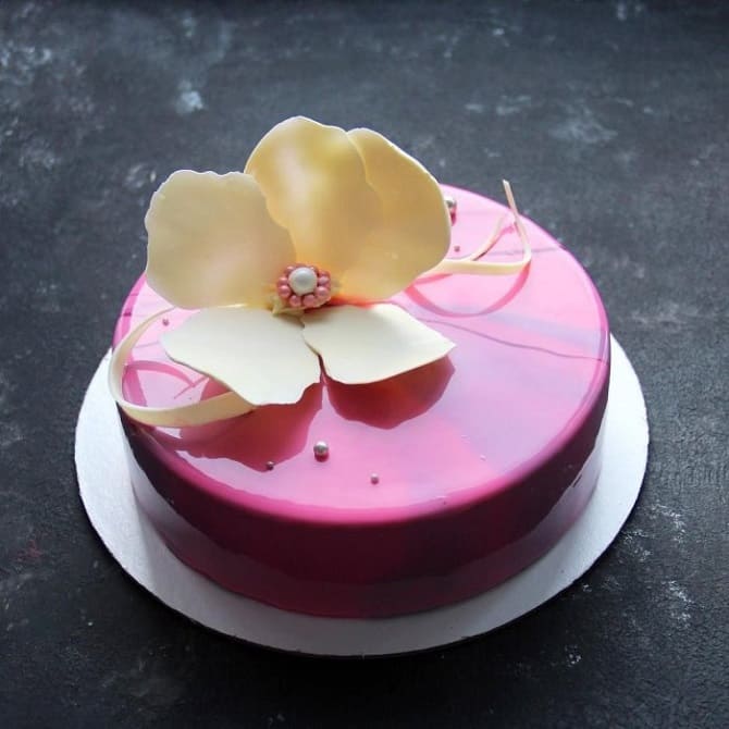 How to decorate a cake for March 8: fresh ideas, photos 8