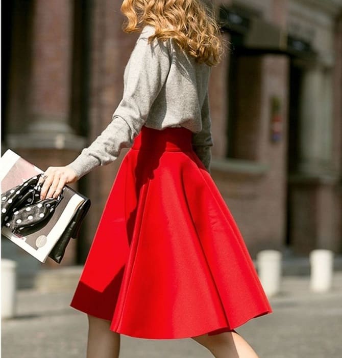 Fashionable knee-length skirts 2023: which styles to choose (+ bonus video) 5