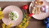 So dekorieren Sie einen Tisch zu Ostern: Deko-Ideen (+ Bonus-Video)