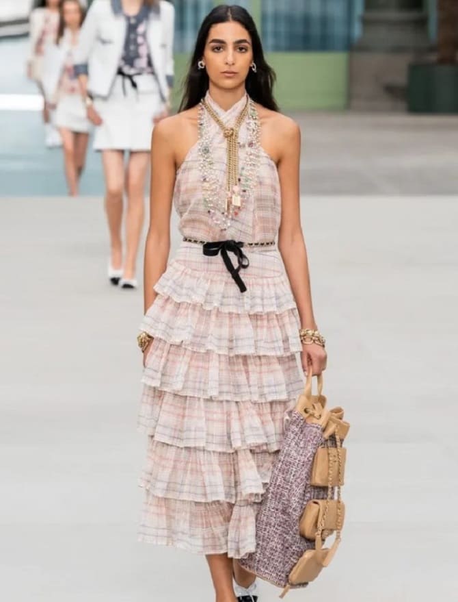 Fashionable dresses with frills for spring-summer 2023 (+ bonus video) 12