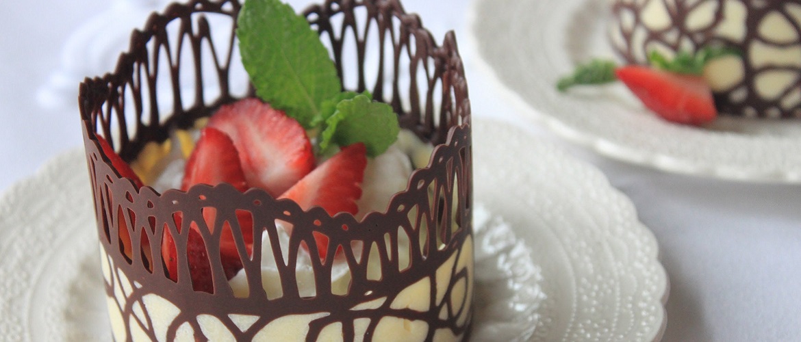 So dekorieren Sie einen Kuchen mit Schokolade: interessante Dekorationsideen