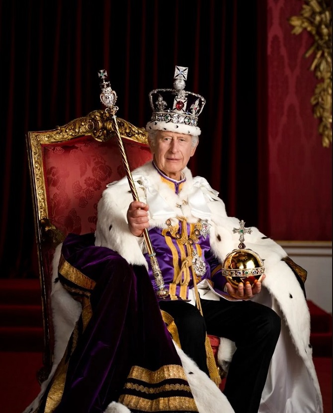 Erstes offizielles Porträt von König Karl III. enthüllt 1