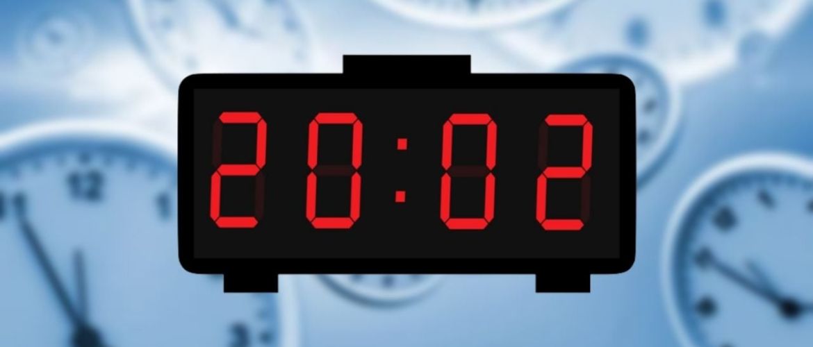 Mirror time 20:02: what does it mean to see this time on the clock