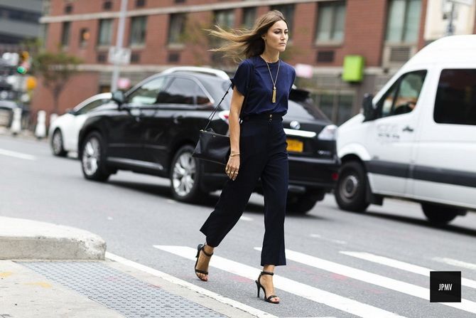 What shoes to wear with flared trousers: 5 beautiful looks 9