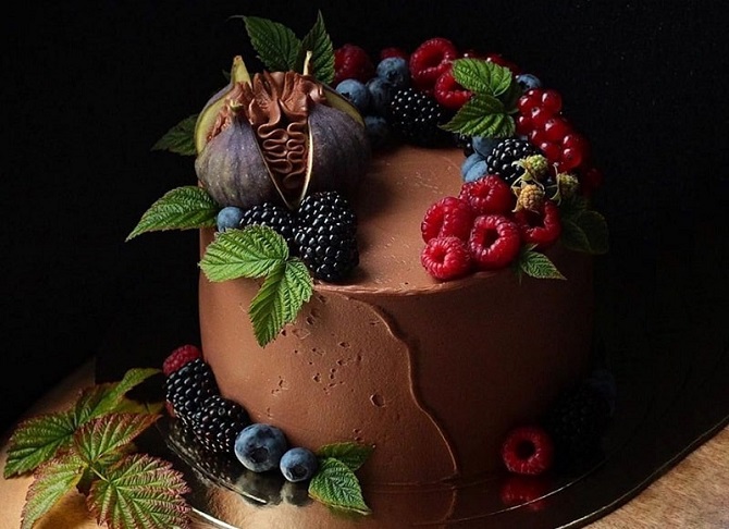 So dekorieren Sie einen Kuchen mit Früchten: schöne Dekorationsideen (+ Bonusvideo) 2