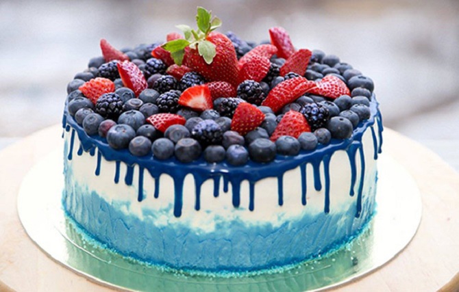 So dekorieren Sie einen Kuchen mit Früchten: schöne Dekorationsideen (+ Bonusvideo) 14