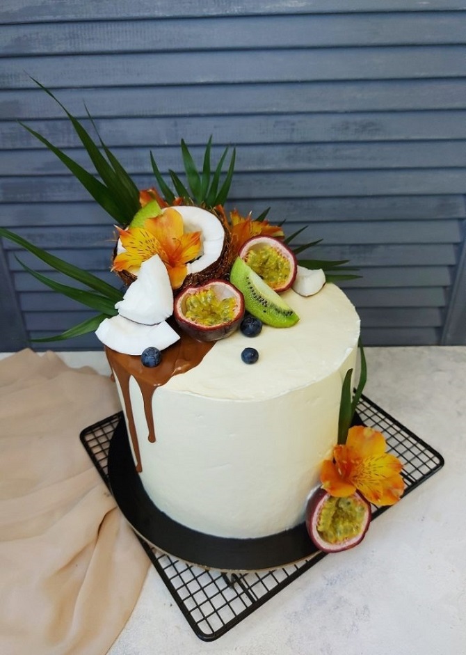 So dekorieren Sie einen Kuchen mit Früchten: schöne Dekorationsideen (+ Bonusvideo) 8