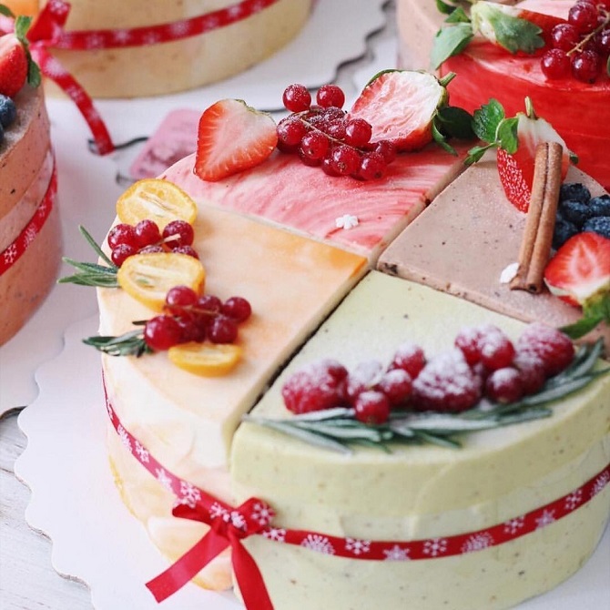 So dekorieren Sie einen Kuchen mit Früchten: schöne Dekorationsideen (+ Bonusvideo) 10