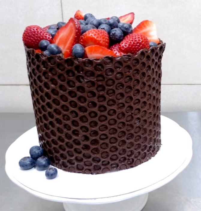 So dekorieren Sie einen Kuchen mit Schokolade: interessante Dekorationsideen 13