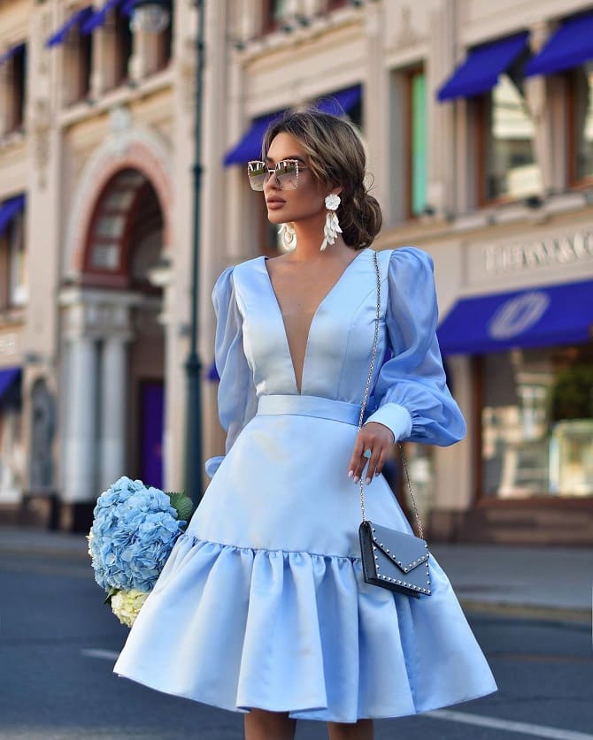 Fashionable blue dresses for the summer of 2023: current styles 2