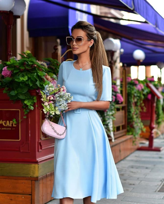 Модні блакитні сукні на літо 2023 року: актуальні фасони 10
