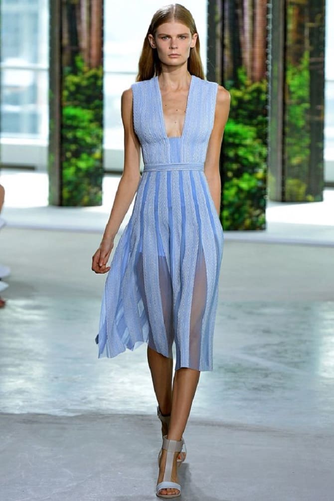 Fashionable blue dresses for the summer of 2023: current styles 4