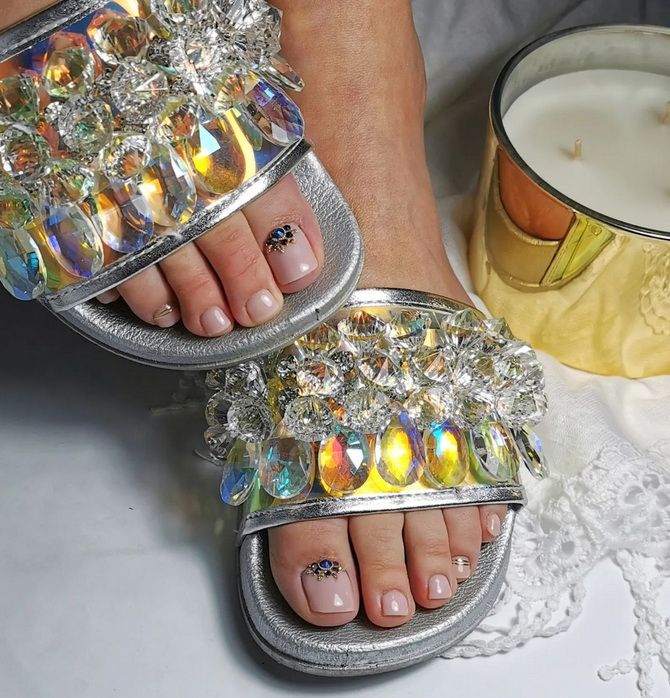 Trendy pedicure for summer 2023: actual colors and designs (+ bonus video) 14