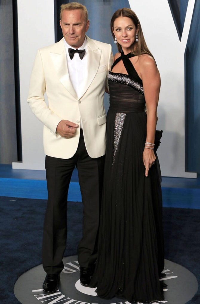 ‘The Bodyguard’ Star Kevin Costner Divorces His Wife 2