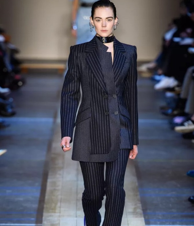 Pinstripe Suits: 2023 Fashion Trends 5