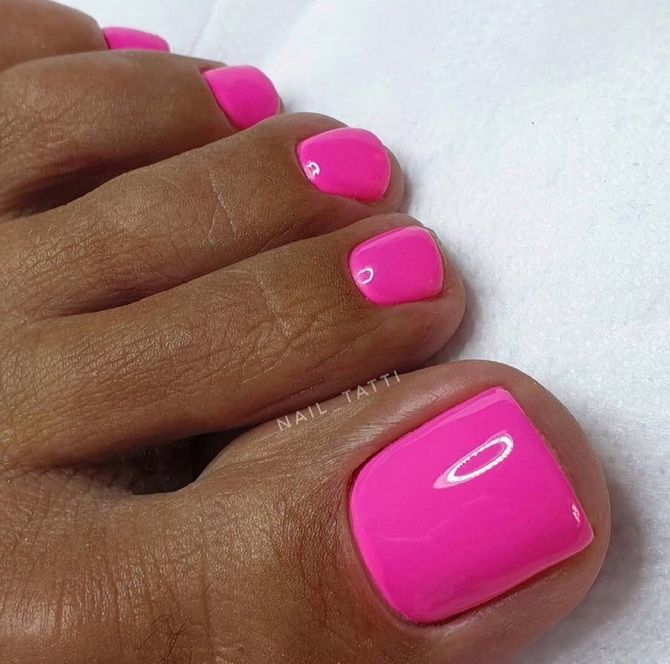 Trendy pedicure for summer 2023: actual colors and designs (+ bonus video) 12