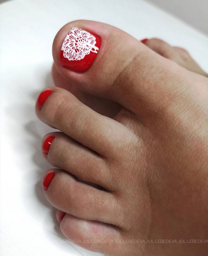 Trendy pedicure for summer 2023: actual colors and designs (+ bonus video) 9