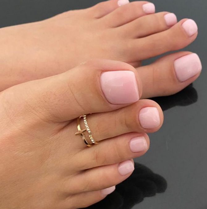 Trendy pedicure for summer 2023: actual colors and designs (+ bonus video) 16