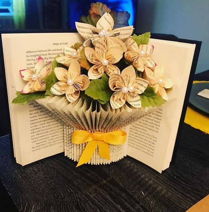 Crafts from old books: how to turn pages into beautiful flower arrangements (+ bonus video) 2