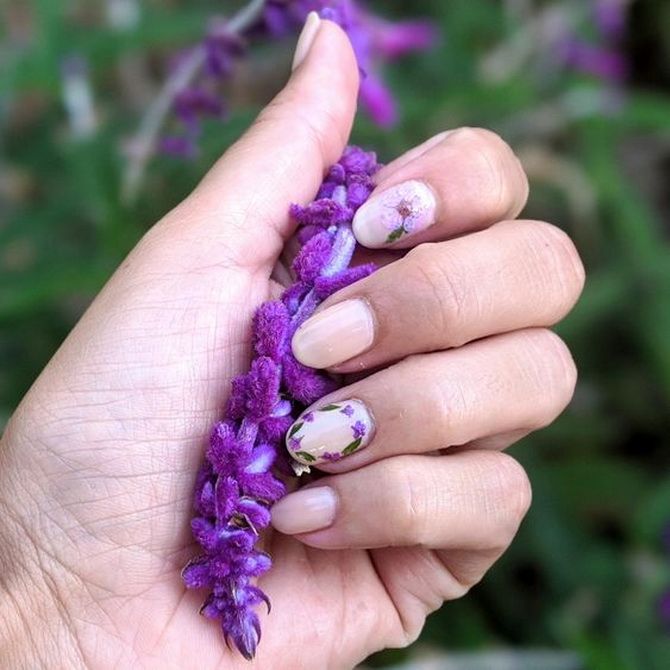 Manicure with flowers – trendy new items in 2023 1