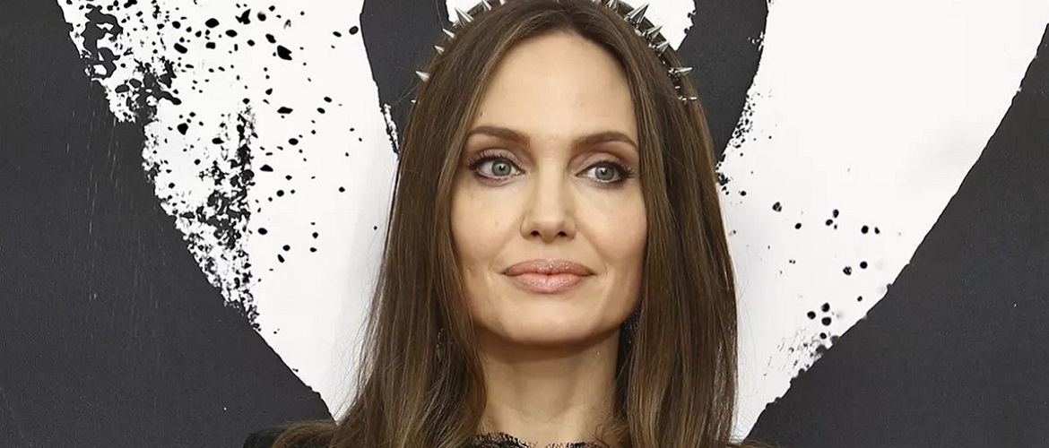 Angelina Jolie changed her image and became a blonde