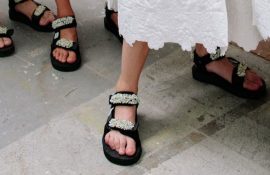 Was man diesen Sommer zu massiven Sandalen trägt: Modetrends