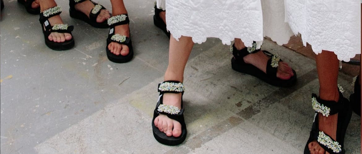Was man diesen Sommer zu massiven Sandalen trägt: Modetrends
