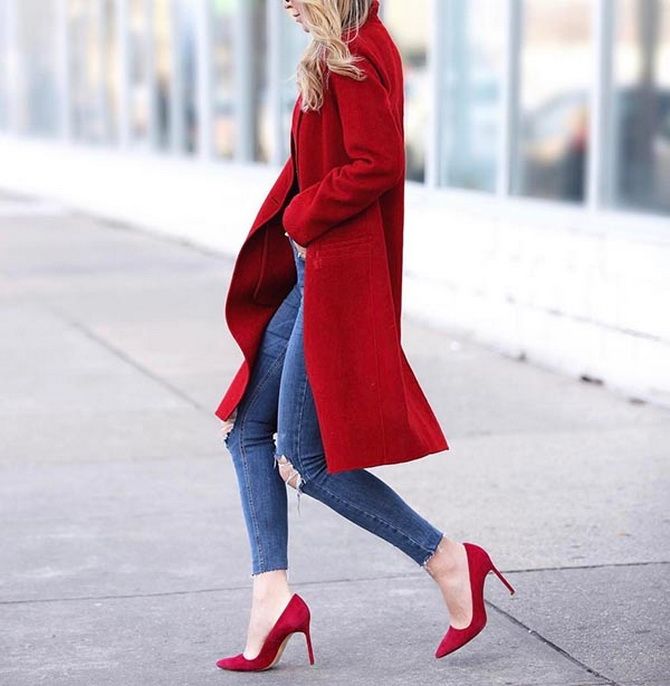 So trägt man rote Schuhe: stilvolle Looks 13
