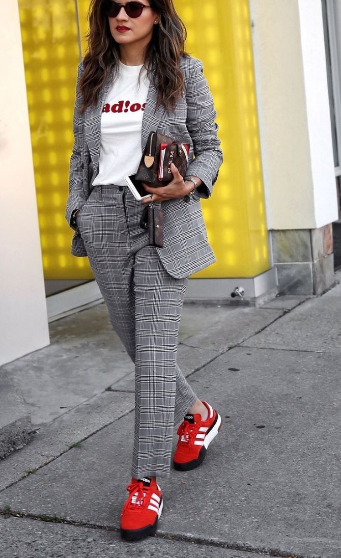 How to wear red shoes: stylish looks 10