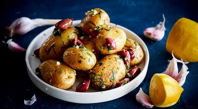Was man aus jungen Kartoffeln kochen kann: einfache und einfache Rezepte für jeden Tag (+ Bonusvideo) 2