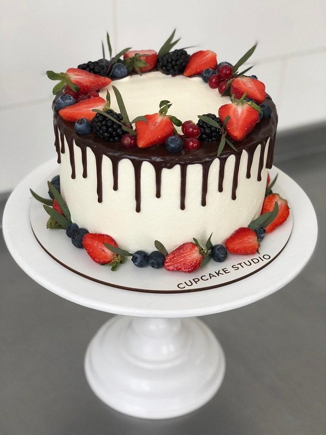 How to Decorate a Cake with Strawberries – Creative Design Ideas (+ Bonus Video) 4