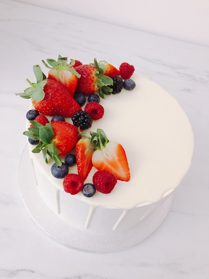 Як прикрасити торт полуницею – креативні ідеї оформлення (+бонус-відео) 9