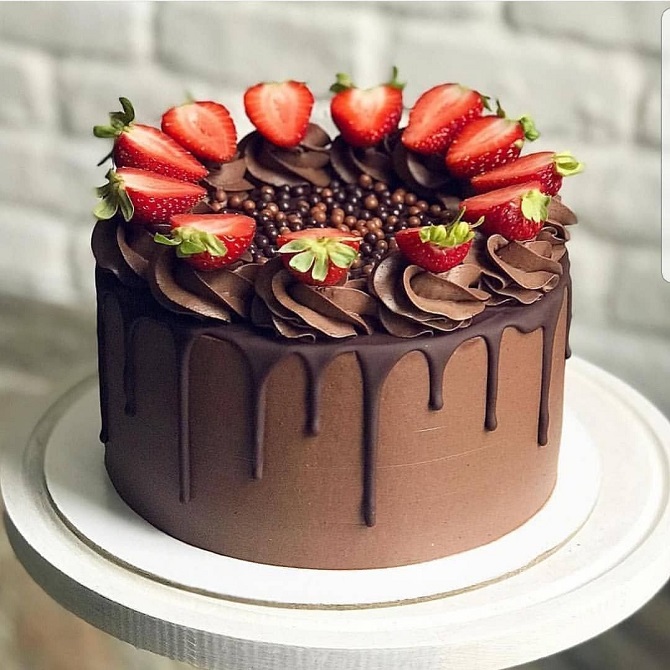 How to Decorate a Cake with Strawberries – Creative Design Ideas (+ Bonus Video) 10