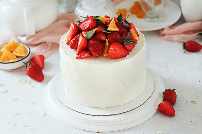 So dekorieren Sie einen Kuchen mit Erdbeeren – kreative Designideen (+ Bonusvideo) 1