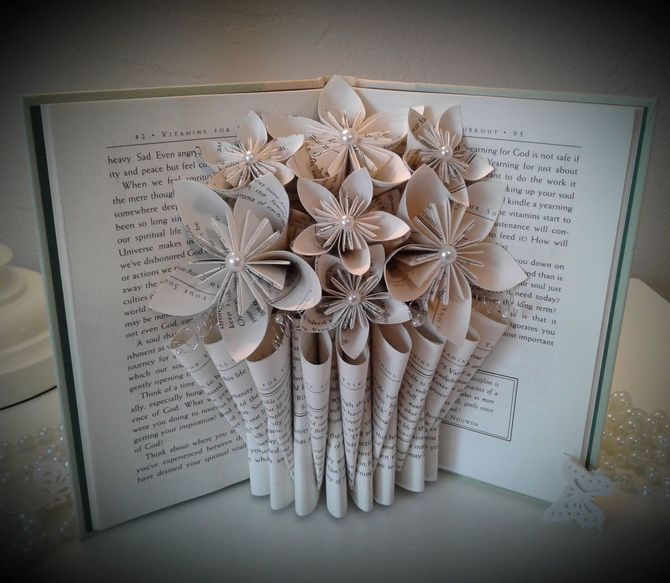 Crafts from old books: how to turn pages into beautiful flower arrangements (+ bonus video) 3