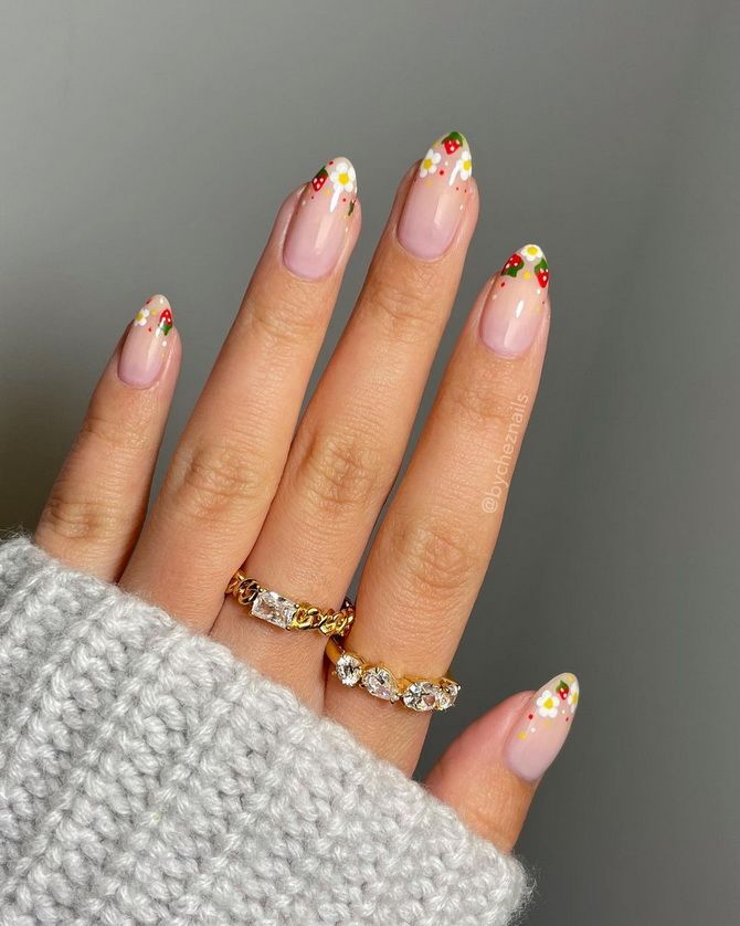 Manicure with flowers – trendy new items in 2023 5