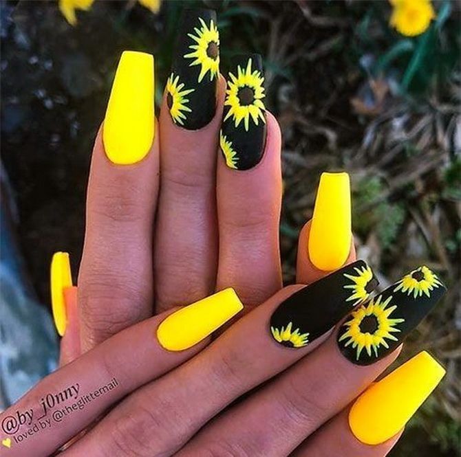 Manicure with flowers – trendy new items in 2023 20