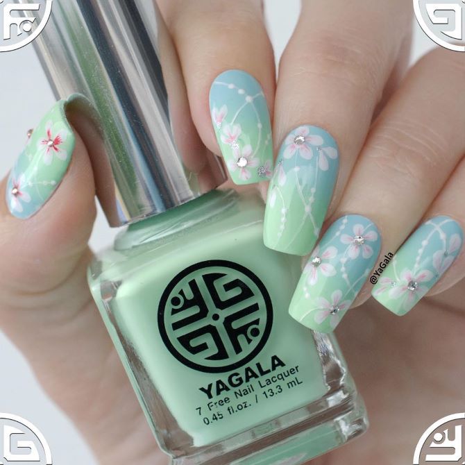 Manicure with flowers – trendy new items in 2023 17