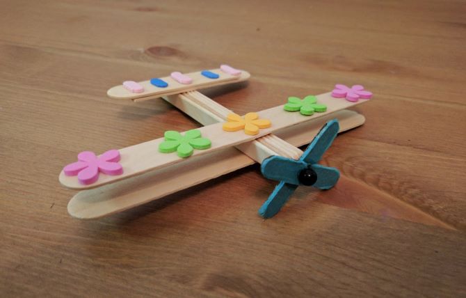 Crafts from wooden sticks for children: use the magic of creativity 1