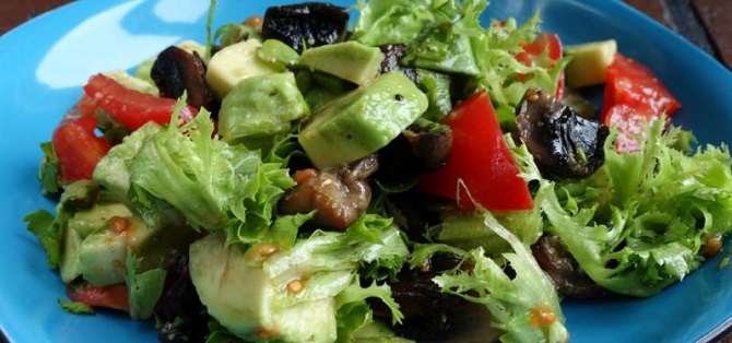 Delicious and simple salads with mushrooms: step by step recipes with photos (+ bonus video) 2