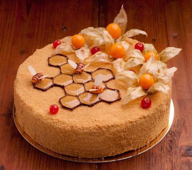So dekorieren Sie einen Honigkuchen: 5 einfache Möglichkeiten mit einem Foto 14