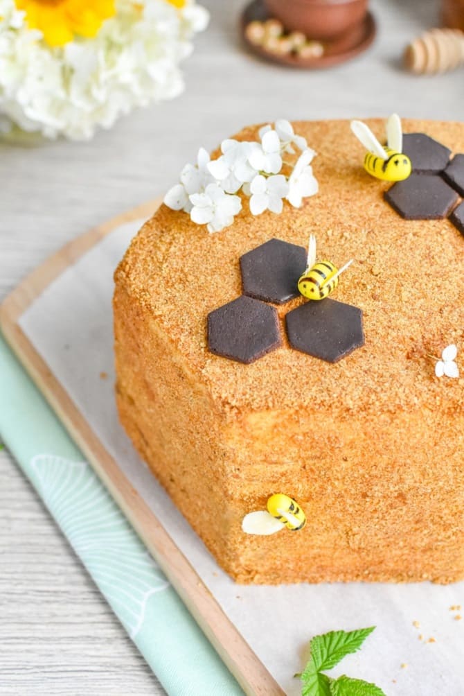 So dekorieren Sie einen Honigkuchen: 5 einfache Möglichkeiten mit einem Foto 5