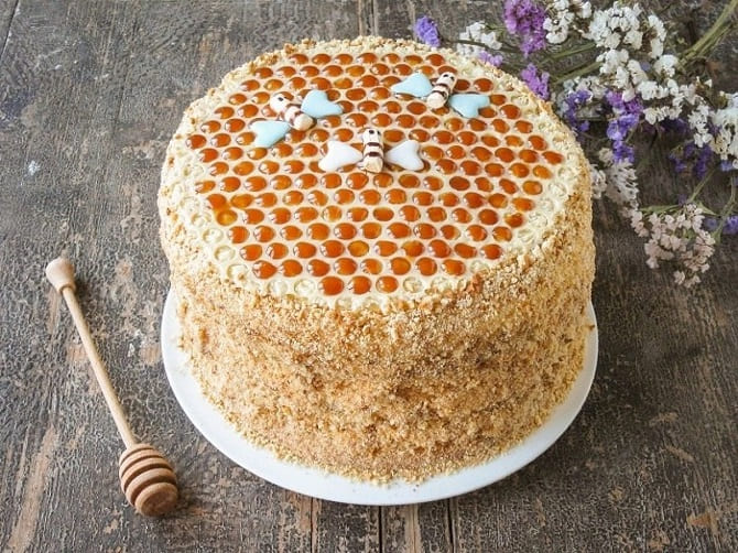 So dekorieren Sie einen Honigkuchen: 5 einfache Möglichkeiten mit einem Foto 6