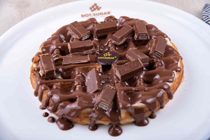 Beautiful and appetizing: how to decorate Belgian waffles 14