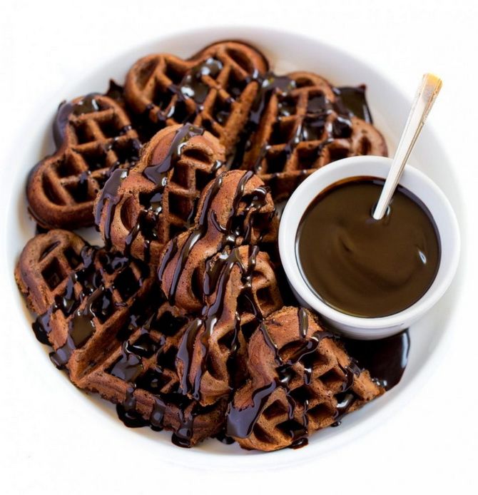 Beautiful and appetizing: how to decorate Belgian waffles 17
