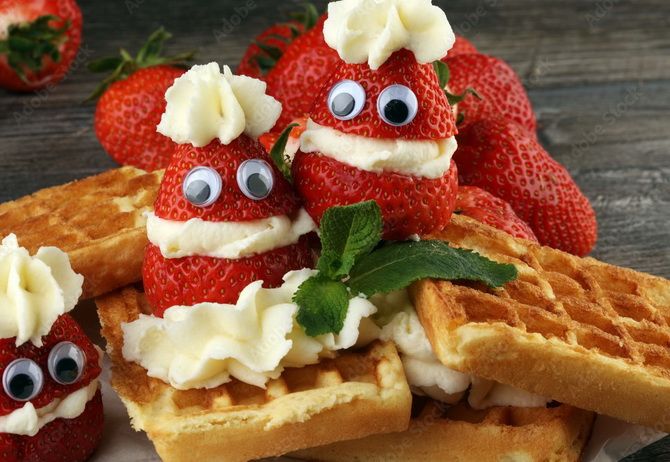 Beautiful and appetizing: how to decorate Belgian waffles 5