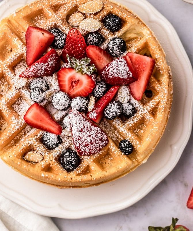 Beautiful and appetizing: how to decorate Belgian waffles 9