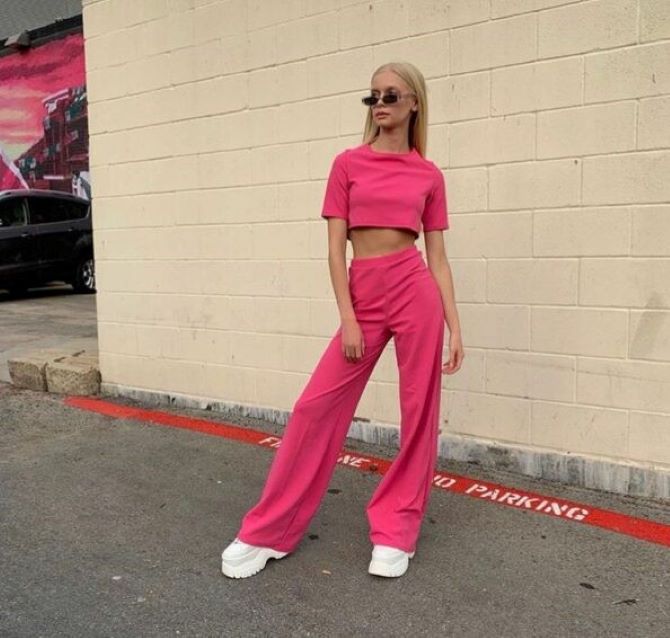 Bright and romantic: how to create looks with pink trousers 4