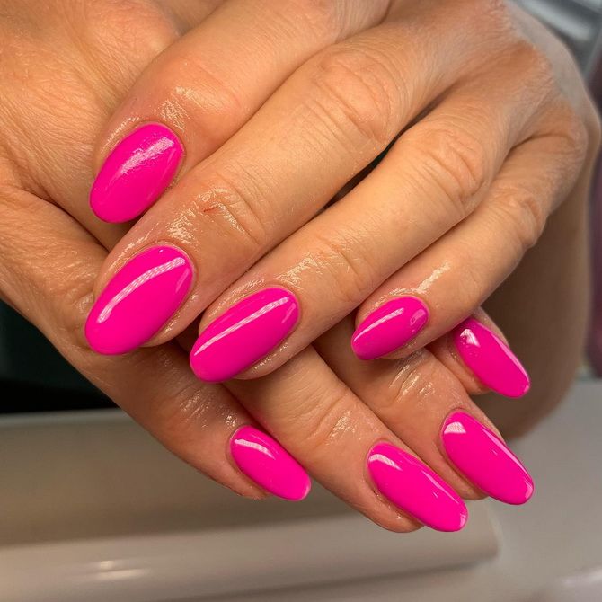 Like a Barbie: fashionable pink manicure in the style of Barbiecore 7